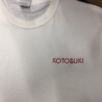 Tシャツ 【ロゴ刺繍】 左胸・縦1cm