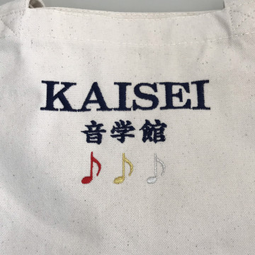 トートバッグ 【ネーム/ロゴ刺繍】 中央上部・1文字2cm＆1.5cm/2cm×5cm