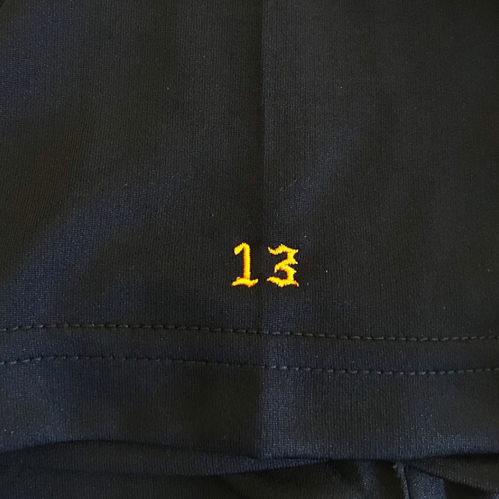 Tシャツ 【ネーム刺繍：オールドイングリッシュ体】 左胸、左袖・1文字1.5cm、1cm