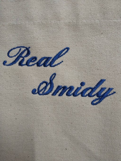 トートバック 【ネーム刺繍：筆記体】 前面中央上寄り・1文字5cm
