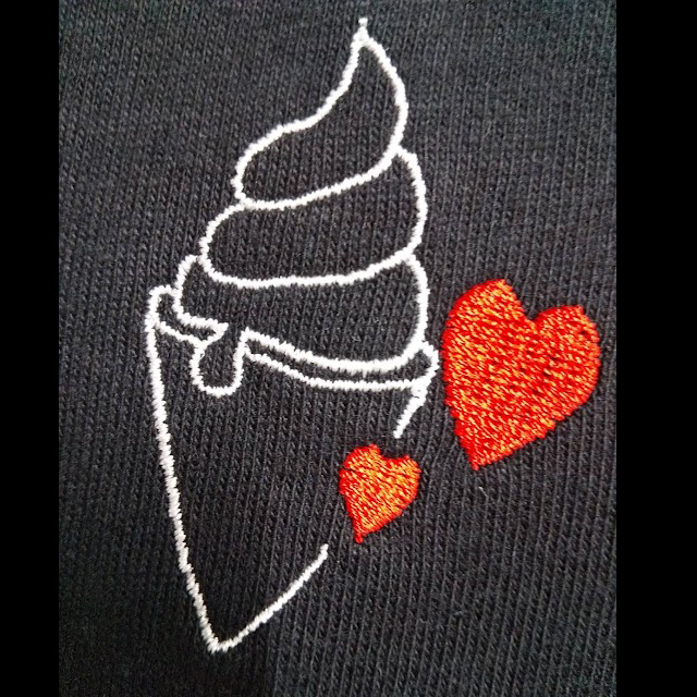 Ｔシャツ 【ロゴ刺繍】 左胸・縦5.3cm×横4cm程度