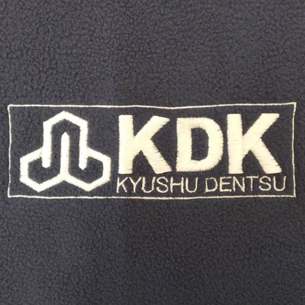ネックウォーマー 【ロゴ刺繍】 中央・縦4cm×横12cm程度