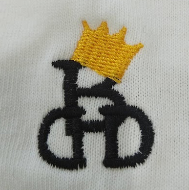 Ｔシャツ<br>【ロゴ刺繍】<br>左袖口・縦3cm×横2.5cm程度
