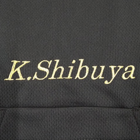 ポロシャツ<br>【ネーム刺繍：ロマンイタリック体】<br>左胸・1文字1.5cm
