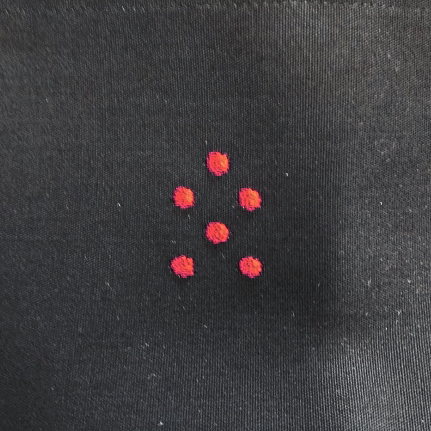 長袖シャツ 【ロゴ刺繍】 右袖口・縦1.8cm×横1.2cm程度
