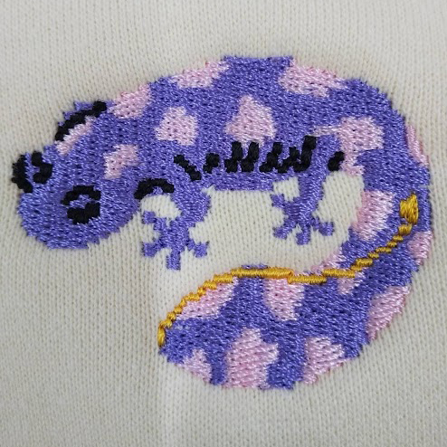 パーカー 【ロゴ刺繍】 左胸・縦3.7cm×横5cm程度