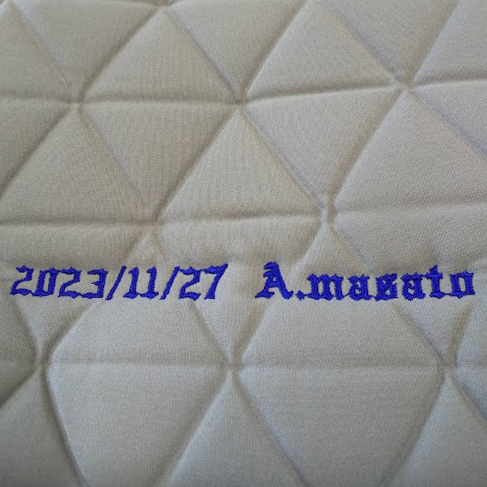 ショルダーバック 【ネーム刺繍：オールドイングリッシュ体】 背面下部・1文字1cm