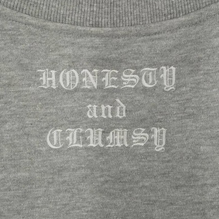 スウェット 【ネーム刺繍：オールドイングリッシュ体】 背面襟下・1文字1.5cm