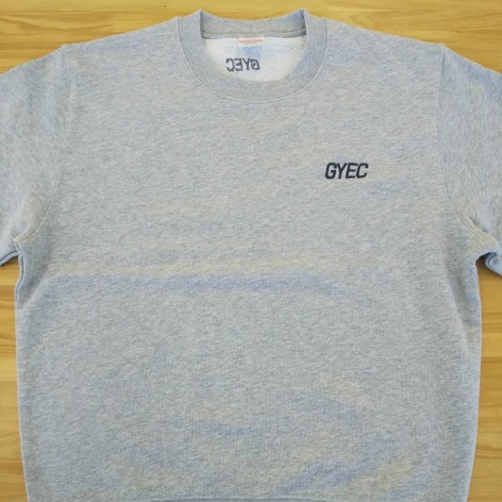 スウェット 【ロゴ刺繍】 左胸・横5cm（縦1.8cm程度）