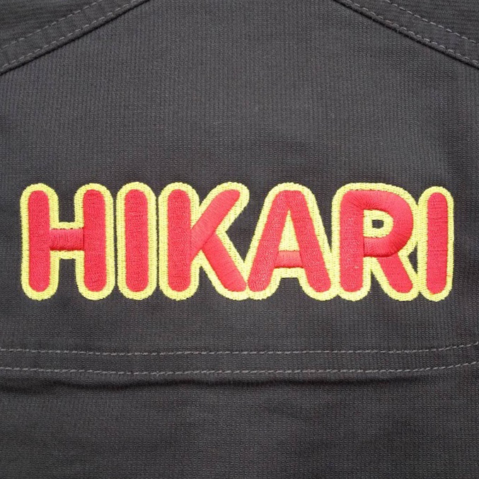 ジャケット〈お持込み〉 【ロゴ刺繍】 背面襟下・縦4cm×横15cm程度