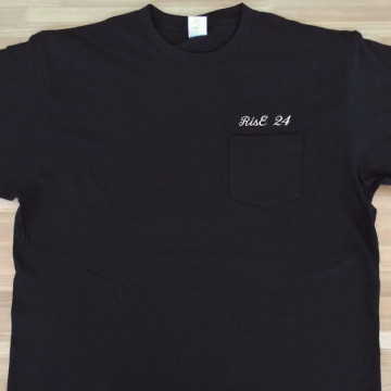 Tシャツ 【ネーム刺繍：筆記体】 左胸ポケット上部・1文字1.5cm