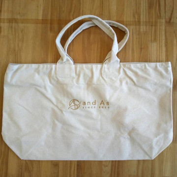 トートバック  【ロゴ刺繍】  中央上部・横15cm×縦3.9cm程度