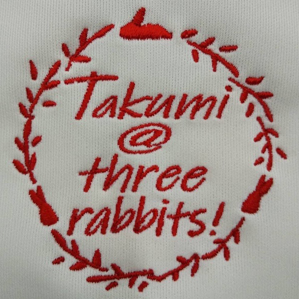 ジャージ 【ロゴ刺繍】 背面上部・縦6.5cm×横6.5cm程度
