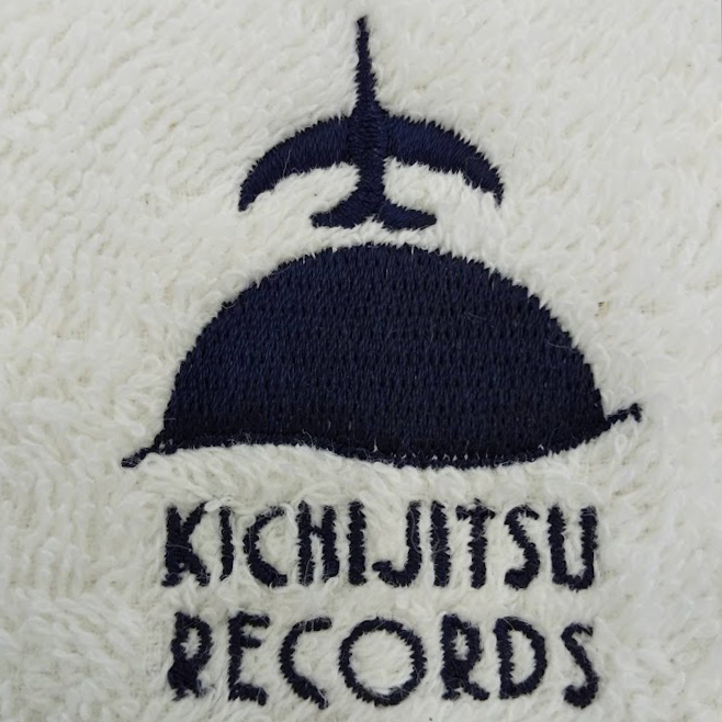 タオルハンカチ 【ロゴ刺繍】 下部中央：縦5cm×横3.7cm程度