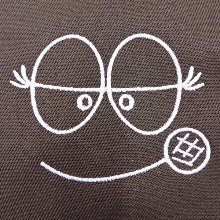ショートエプロン 【ロゴ刺繍】 前面左上・縦4.5cm×横6cm程度