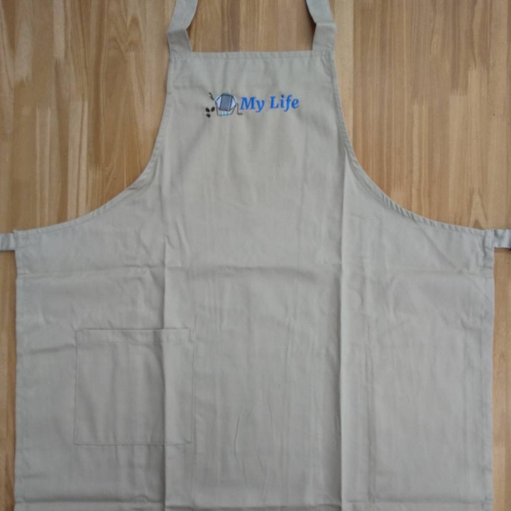 エプロン 【ロゴ刺繍】 胸中央・縦3.7cm×横13cm程度　