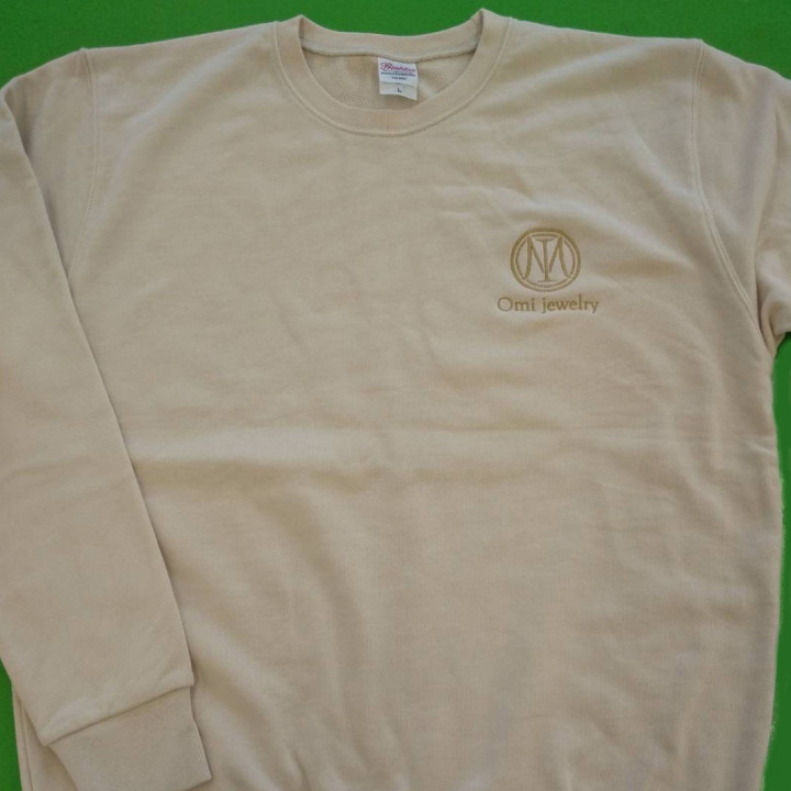 トレーナー 【ロゴ刺繍】 左胸・縦7cm×横7.3cm程度