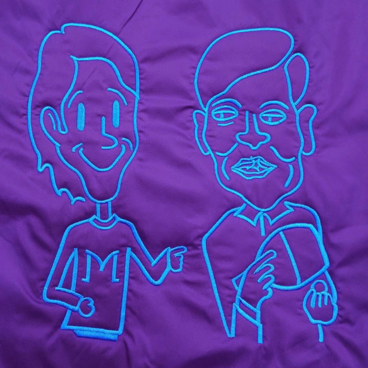 ベンチコート 【ロゴ刺繍】 背面上部・縦22cm×横22cm程度