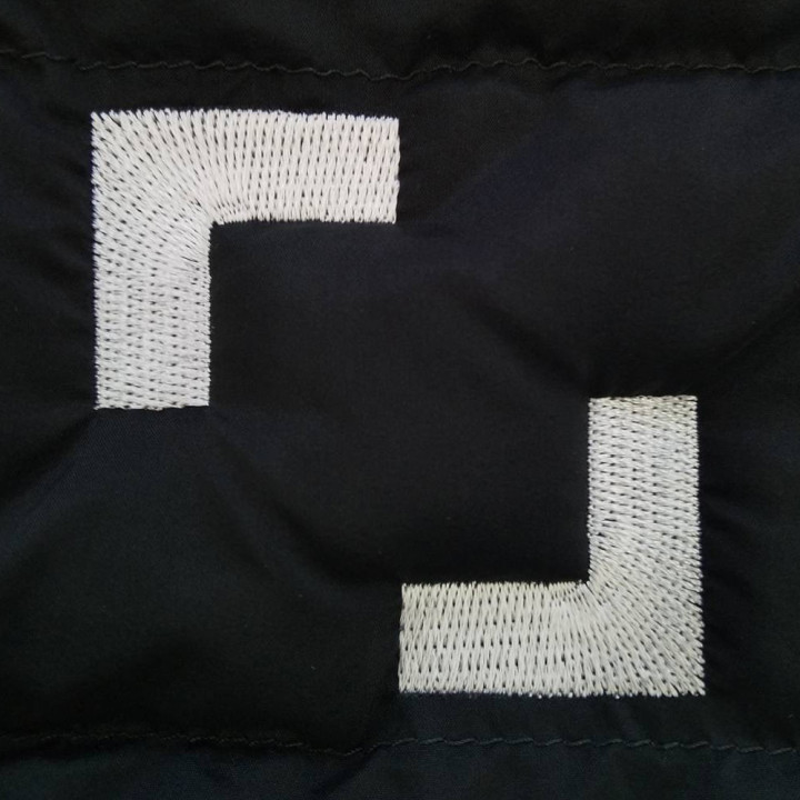 ジャケット〈お持込み〉 【ロゴ刺繍】 左胸・5cm×5cm程度