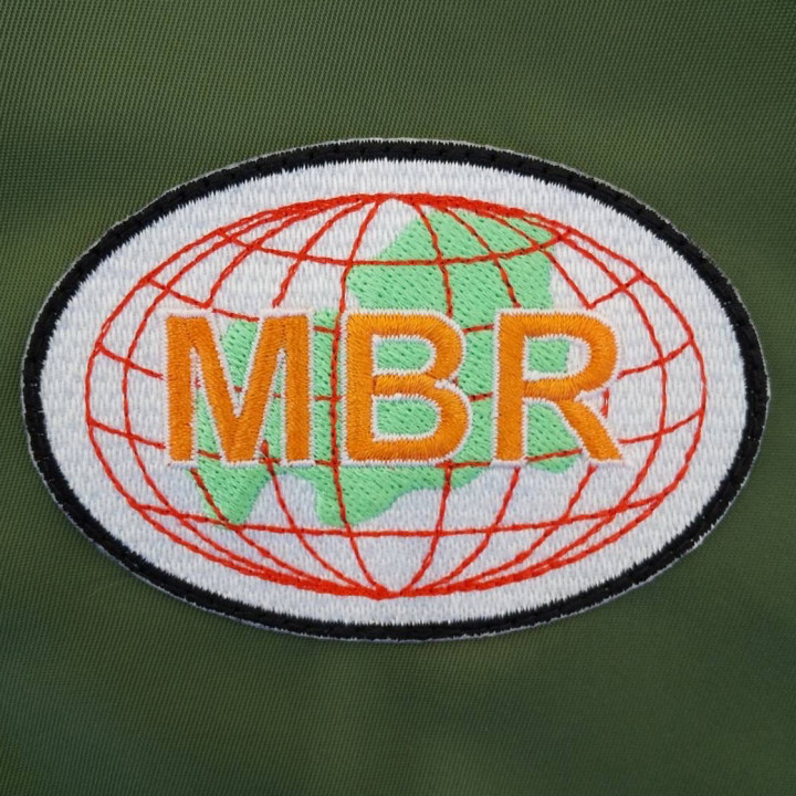 MA-1ワッペン縫い付け 【刺繍ワッペン】 左胸・縦5.5cm×横8cm程度（フチ込み）