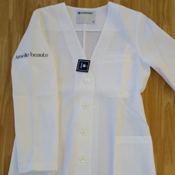 白衣〈お持込み〉 【ロゴ刺繍】 右上腕・縦1.5cm×横12cm程度