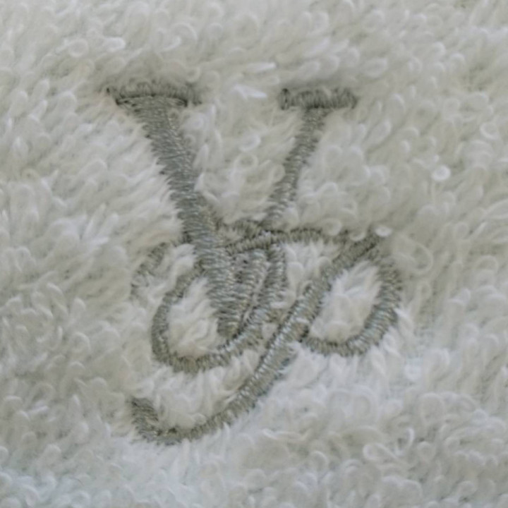 ハンカチタオル 【ロゴ刺繍】 右下・縦2.5cm×横2cm程度