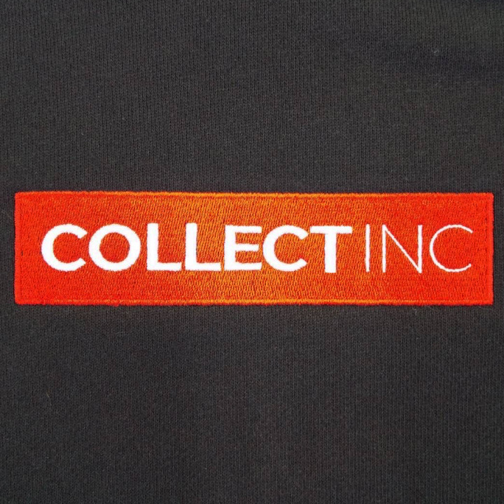 パーカー 【ロゴ刺繍】 胸中央・縦3.6cm×横15cm程度