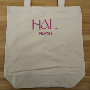 トートバッグ 【ロゴ刺繍】 前面中央上部・縦7.5cm×横12cm程度