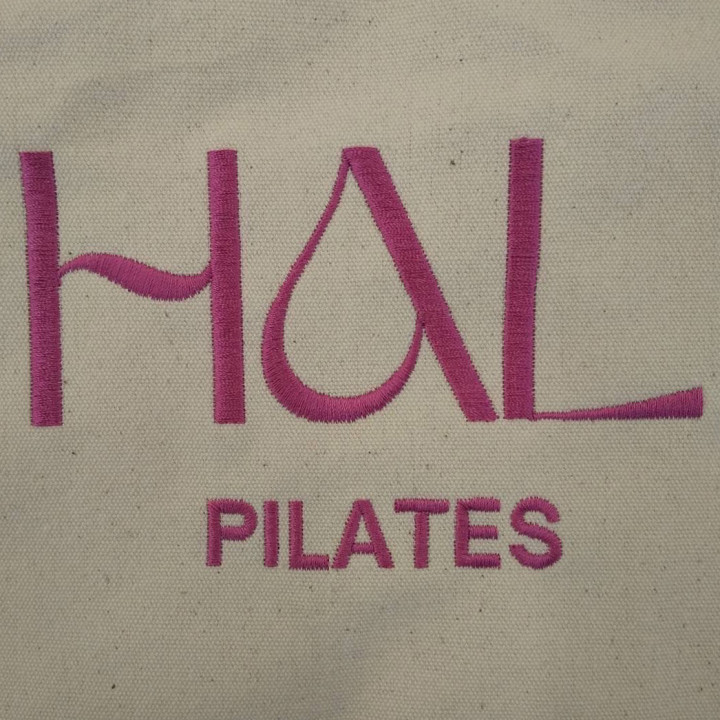 トートバッグ 【ロゴ刺繍】 前面中央上部・縦7.5cm×横12cm程度