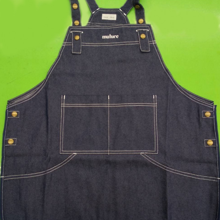 エプロン 【ロゴ刺繍】 胸中央上部・縦1cm×横5cm程度