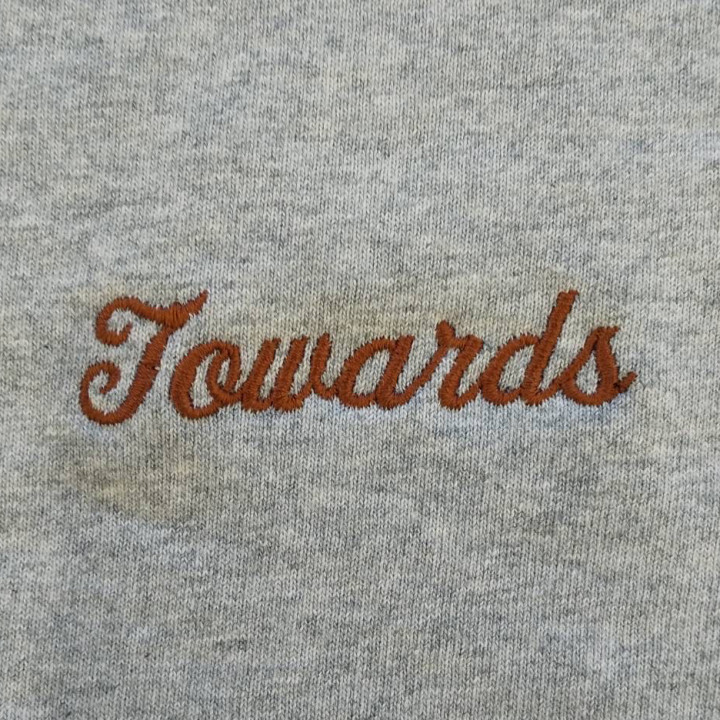 ベースボールＴシャツ 【ネーム刺繍：筆記体】 左胸・横7cm