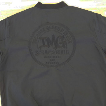 スタジアムジャンパー 【ロゴ刺繍】 背面上部・縦27cm×横27cm程度