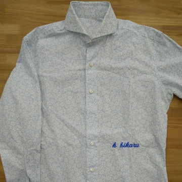 シャツ〈お持込み〉 【ネーム刺繍：筆記体】 左脇腹・1文字1.5cm