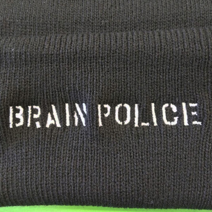 ビーニー 【ロゴ刺繍】 折り返し部分中央・縦1cm×横10cm程度