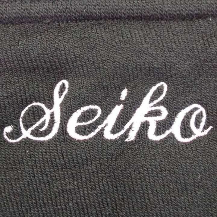 ネックウォーマ 【ネーム刺繍：筆記体】 前面左上・1文字2cm