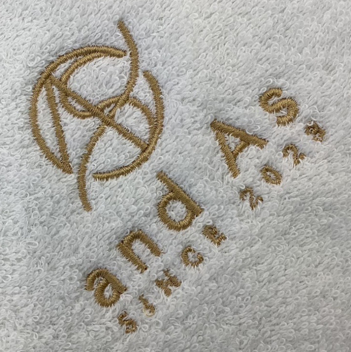 ハンカチタオル 【ロゴ刺繍】 右下・縦6cm×横7cm程度