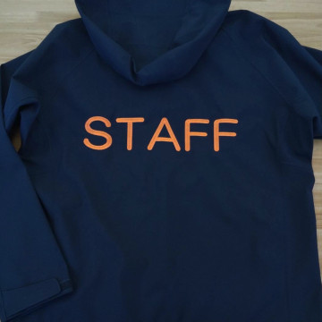 ジップジャケット〈お持込み〉 【ネーム刺繍：ゴシック体】 背面上部・横30cm