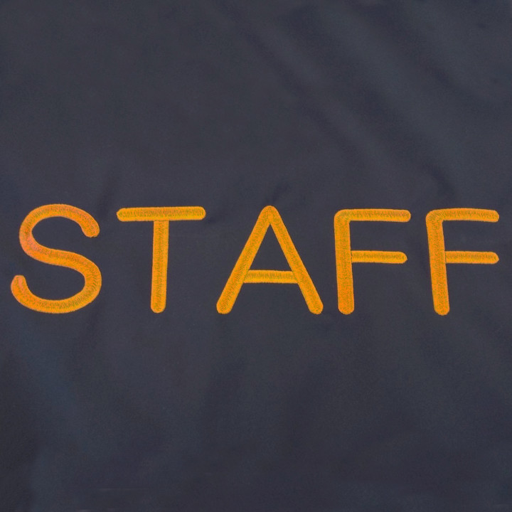 ジップジャケット〈お持込み〉 【ネーム刺繍：ゴシック体】 背面上部・横30cm