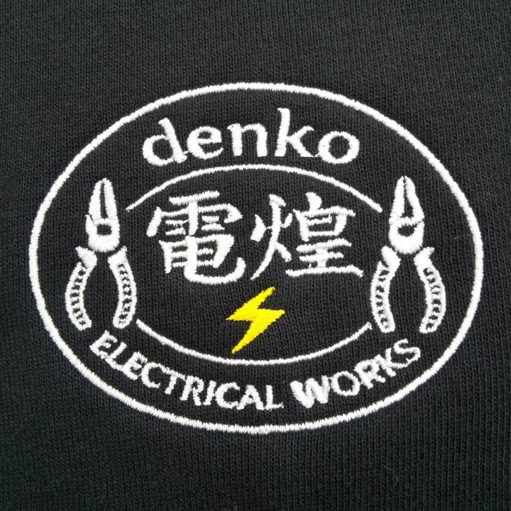 パーカー 【ロゴ刺繍】 左胸・縦6cm×横8cm程度