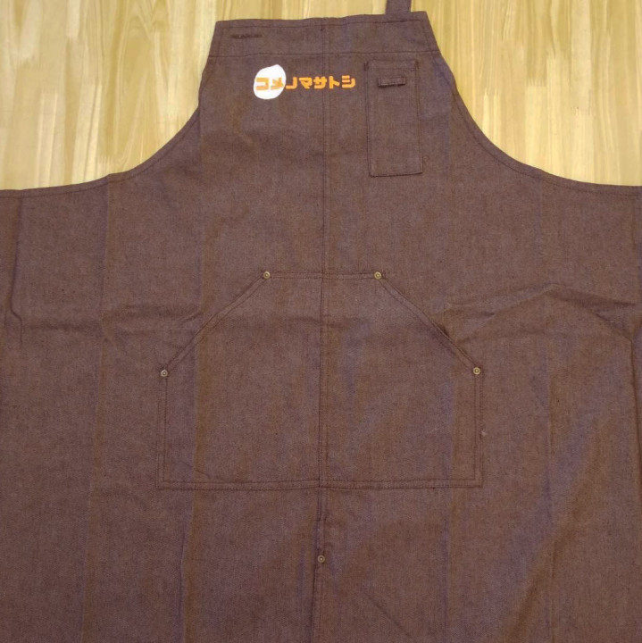 エプロン 【ロゴ刺繍】 胸中央寄り・縦4.5cm×横12cm程度