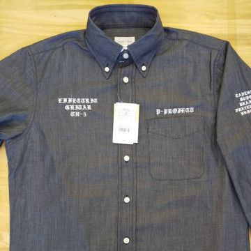 シャツ 【ネーム刺繍：オールドイングリッシュ体】 右胸・1文字1cm