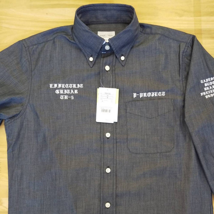 シャツ 【ネーム刺繍：オールドイングリッシュ体】 右胸・1文字1cm