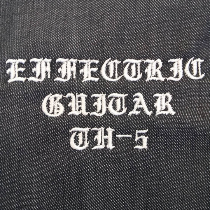 シャツ 【ネーム刺繍：オールドイングリッシュ体】 右胸・1文字1cm