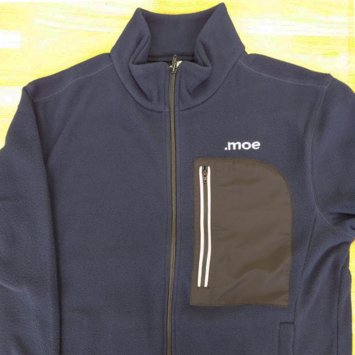 ジャケット  【ロゴ刺繍】  左胸・横5.5cm×縦1.7cm程度