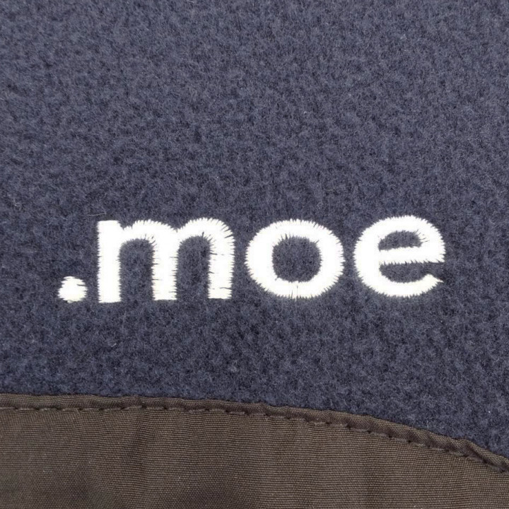 ジャケット  【ロゴ刺繍】  左胸・横5.5cm×縦1.7cm程度