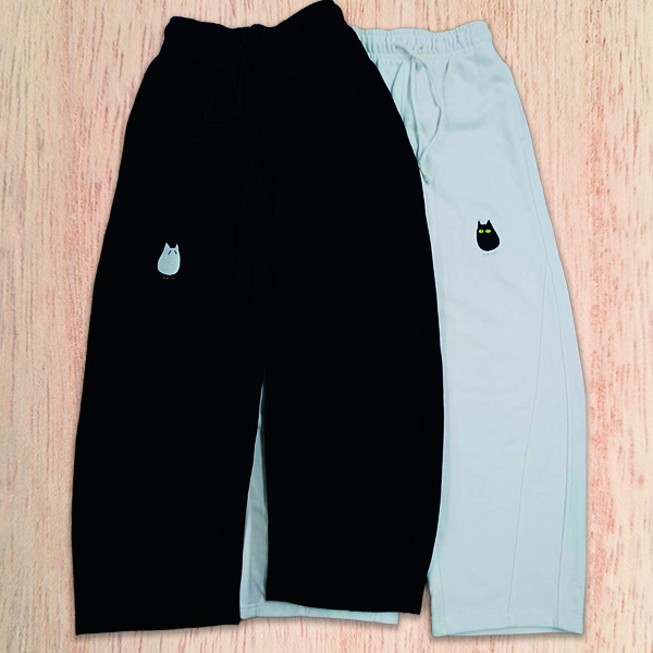 パンツ〈お持込み〉  【ロゴ刺繍】  右前・縦6.3cm×横3.8cm程度