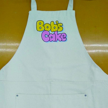 エプロン  【ロゴ刺繍】  胸中央・横15cm×縦11.1cm程度