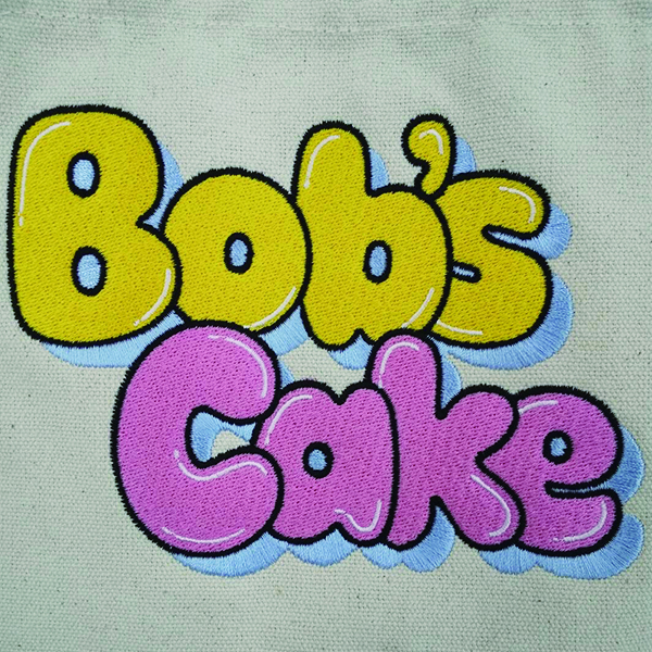 エプロン  【ロゴ刺繍】  胸中央・横15cm×縦11.1cm程度