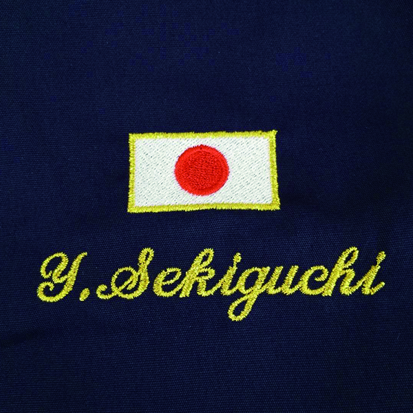 ジャケット  【ネーム刺繍：筆記体】  左胸ロゴ下部・横12cm