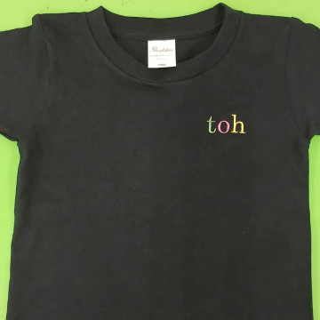 Tシャツ 【ネーム刺繍：センチュリー体】 左胸・1文字2cm